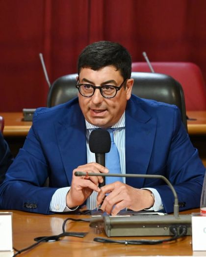Società partecipate, il Consiglio comunale rafforza il controllo su FRZ e approva l’affidamento della sosta a pagamento