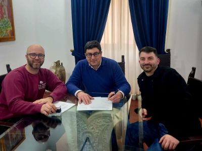 Il Sindaco Gianluca Taddeo con il delegato locale di Slow Food Stefano Cicione e il presidente dell'associazione Fabrizio Pellegrino