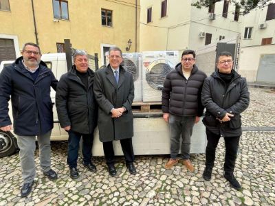 da_sinistra_fabio_papa_assessore_con_delega_ai_rifiuti_raffaele_rizzo_amministratore_di_frz_claudio_tedeschi_amministratore_unico_di_dismeco_gianluca_taddeo_sindaco_di_formia_e_don_carlo_lembo_caritas_diocesana