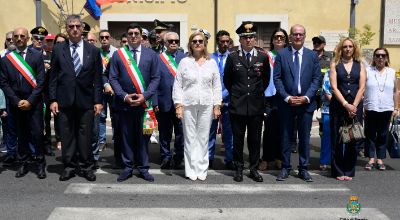 Autorità davanti il palazzo Comunale
